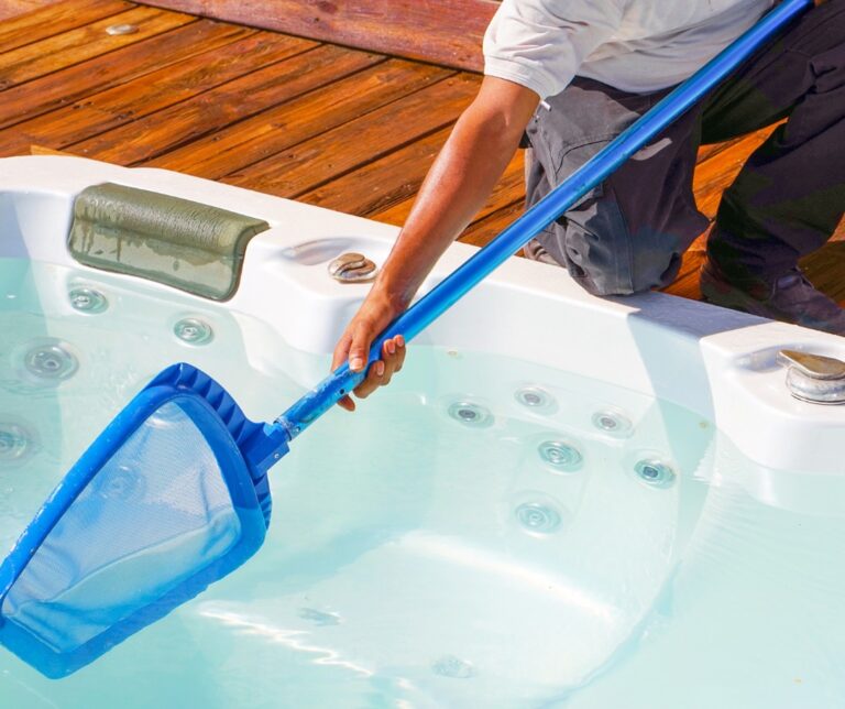 Pool Cleaning 768x644