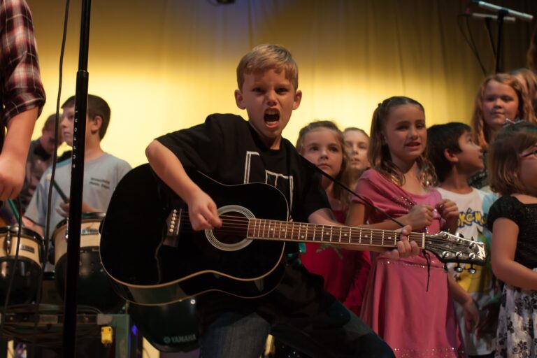 Group Music Lessons 768x512